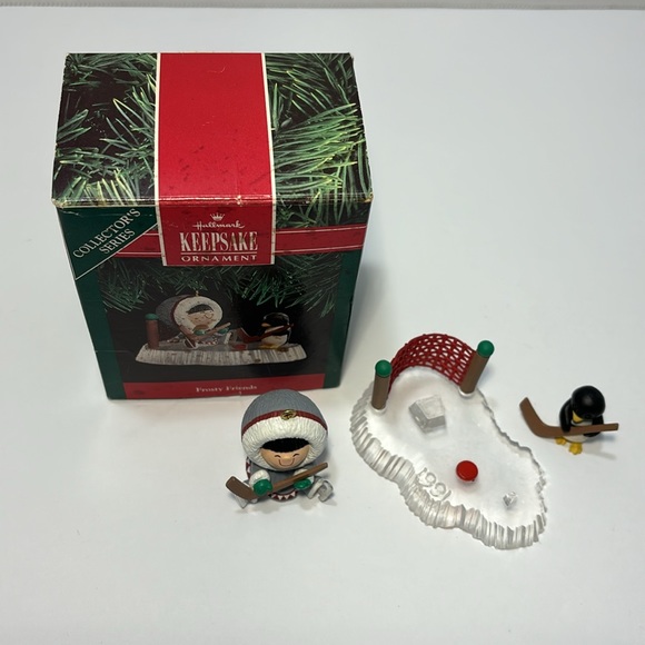 Hallmark Frosty Friends 1991 Ice Hockey Keepsake Ornament Eskimo Penguin In Box - Picture 7 of 8